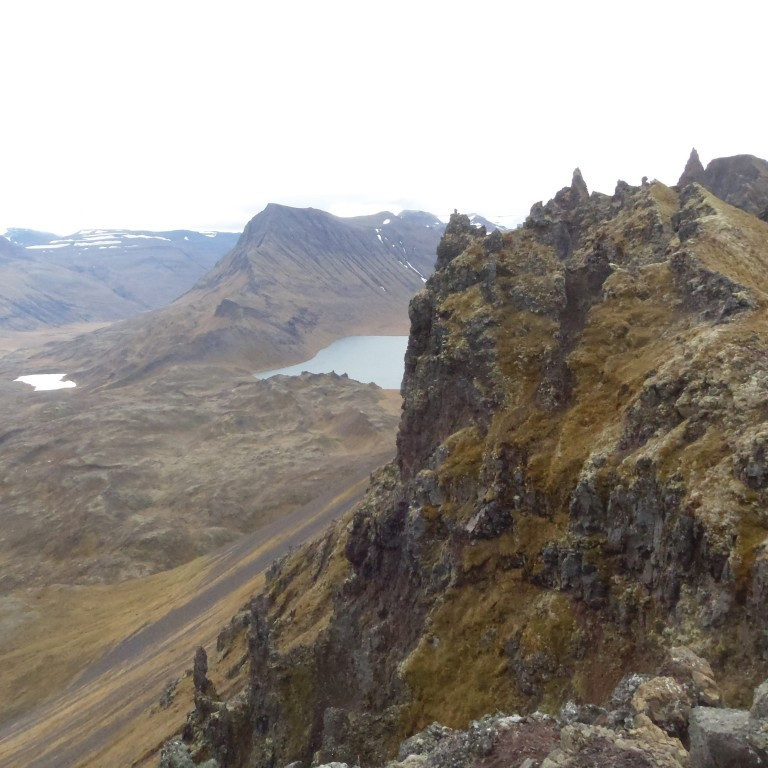 Þverbrekkuvatn, Þverbrekkuhnjúkur, Hraunsvatn