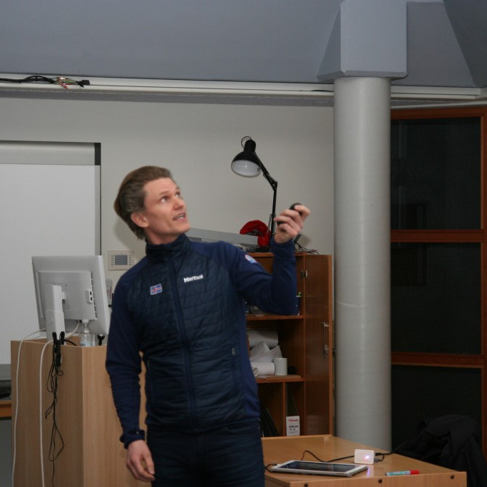 Jón Snorri útskýrir myndir