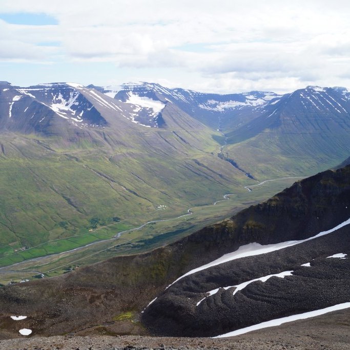 Horft inn Klængshólsdal og Holárdal.