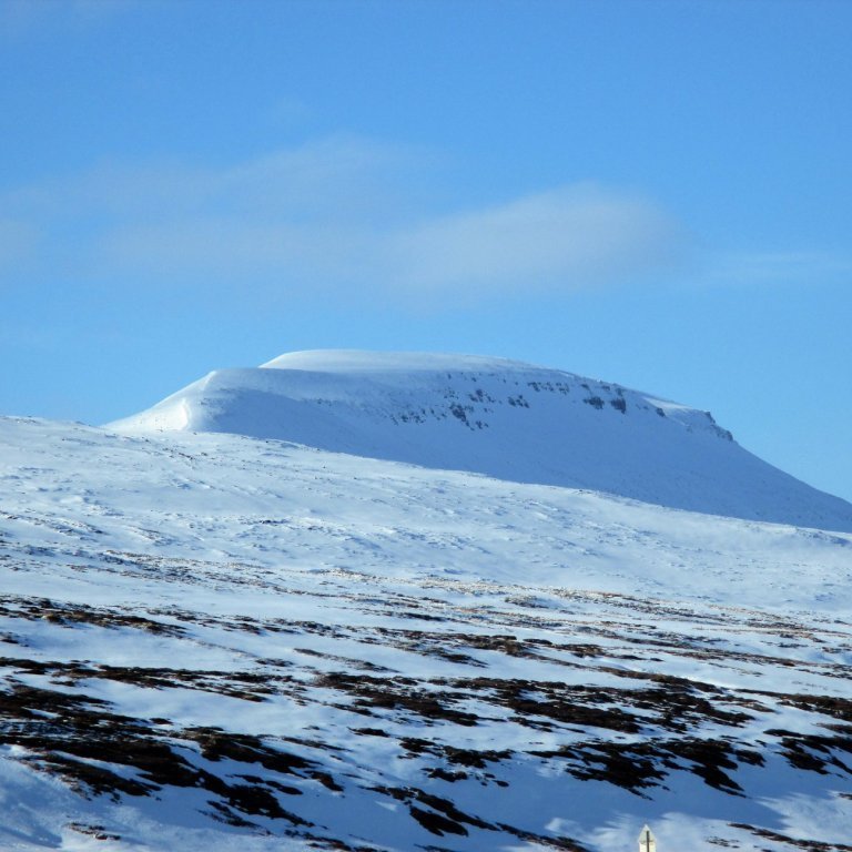 Bakrangi séður úr Kinninni. Bakrangi á sér fleiri nöfn, svo sem Galti og Ógöngufjall.