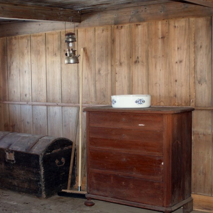 Gamli bærinn á Þverá í Laxárdal. Í þessari stofu var Kaupfélag Þingeyinga stofnað 1882.