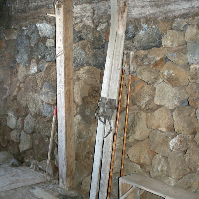 Gamli bærinn á Þverá. Skíði frá 19. öld.