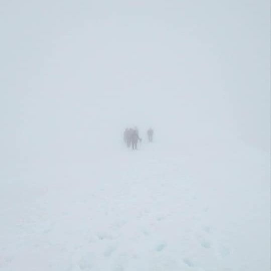 Einhver hafði orð a því að það væri einskis virði að fara labba í þessari þoku, en allt sem maður gerir er er einhvers virði og það var góður hópur sem labbað þarna upp í dag.