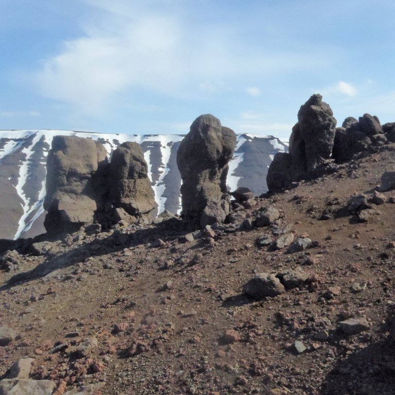 Þessir buðu okkur velkominn á fyrst stall.
