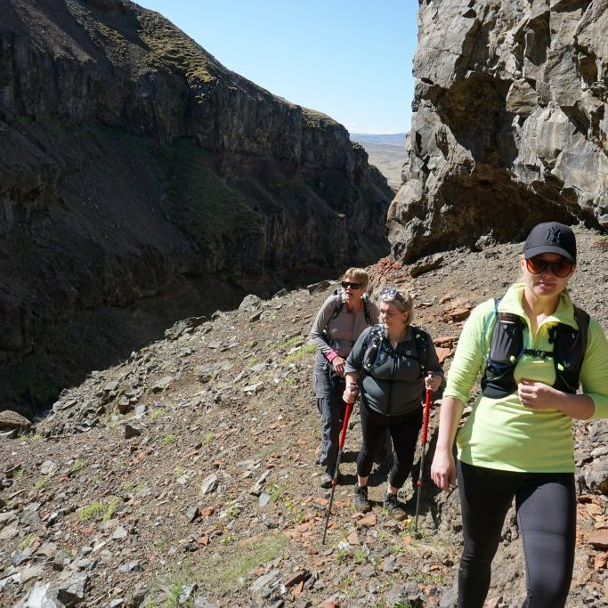 Hluti hóps niðri í gilinu