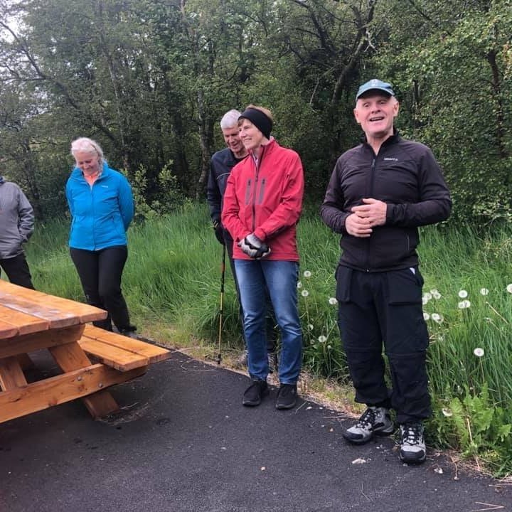 Ingvar leiðsögumaður segir sögur.