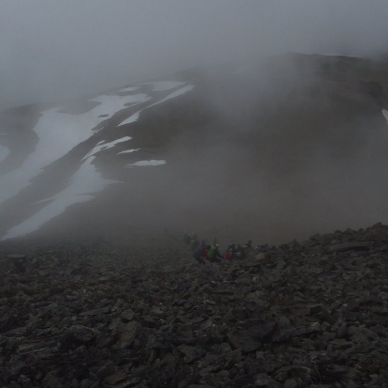 Klöngrast niður af Bónda (Húsfreyjunni).