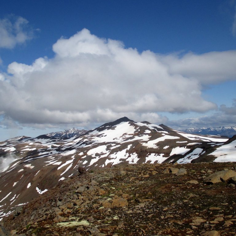 Á Rauðhyrnu. Fjallið Halldór fyrir miðri mynd.