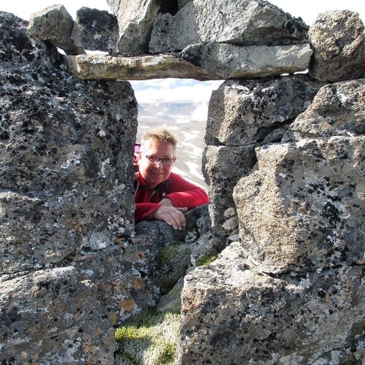 ,,Steindur,, gluggi á Einstakafjalli.