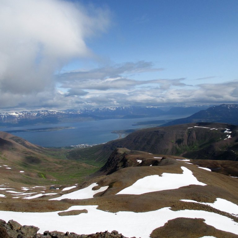 Horft niður Grímudal til Dalvíkur. Grímuhnjúkur ansi lítill að sjá.