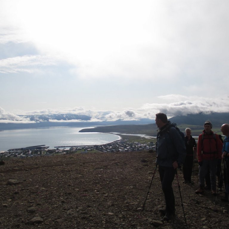 Hópurinn kominn upp Moldbrekkur ofan Dalvíkur.