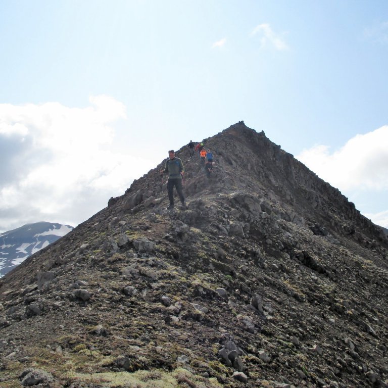 Brölt niður af Einstakafjalli í átt að ,,Grímuskarði,,