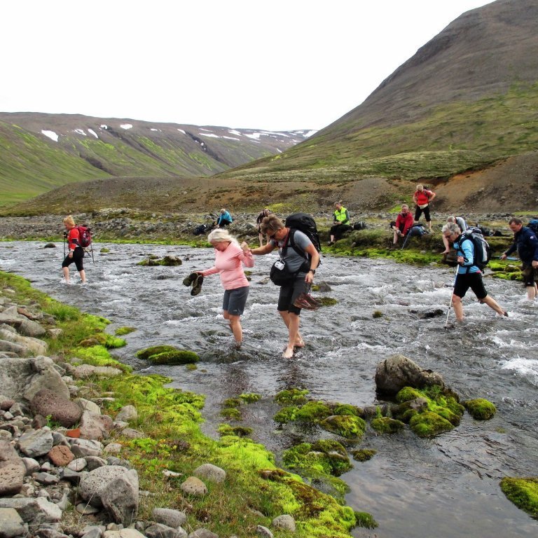 Vaðin Víkingsá sem rennur úr Víkingsdal.
