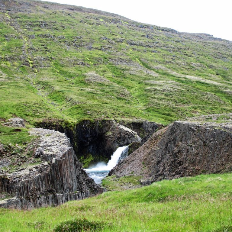 Háleitisfossar í Hörgá eru skoðunarverðir.