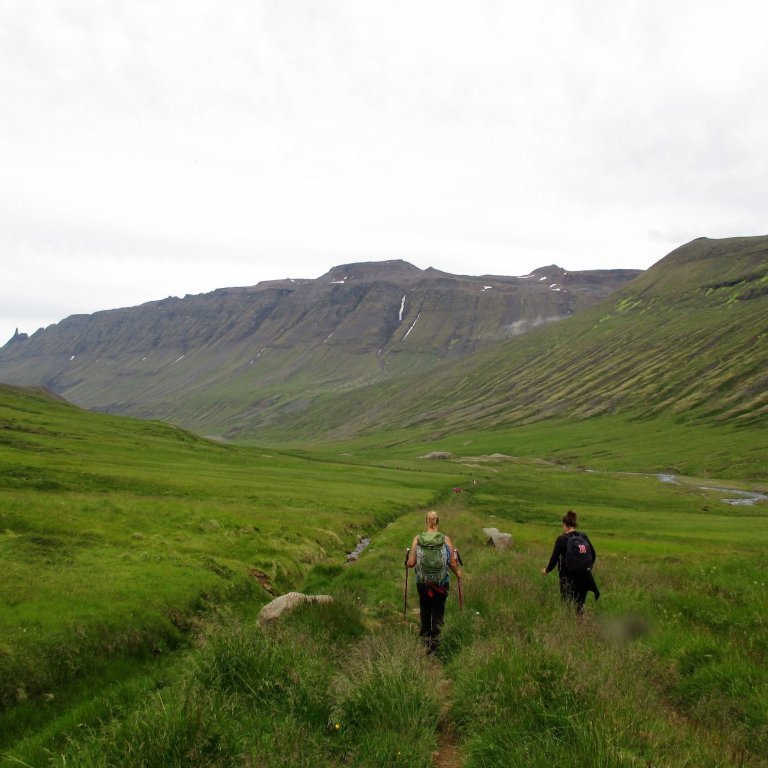 Drjúg ganga er niður að Staðarbakka eftir að komið er niður af Hörgárdalsheiði.