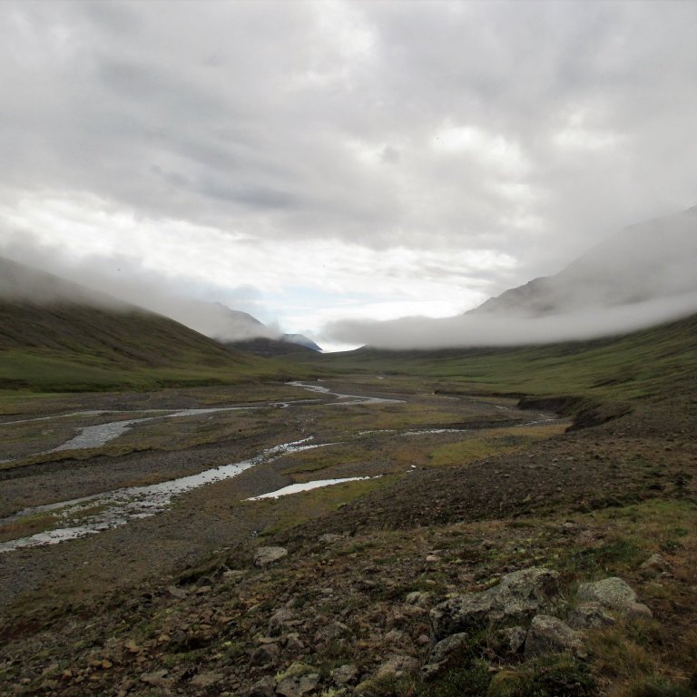 Horft fram Norðurárdal. Þoka lá yfir fjallstoppum er lagt var af stað.