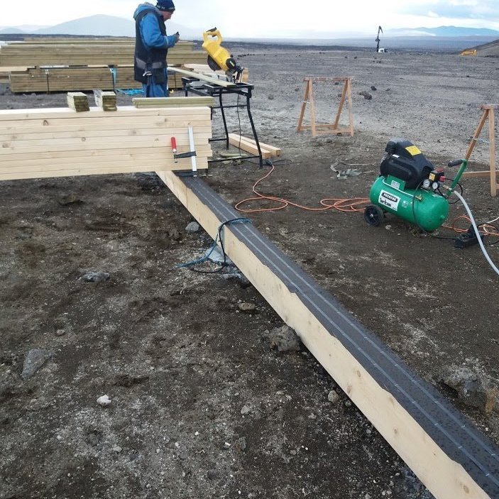 Hilmar Antonsson yfirsmiður.