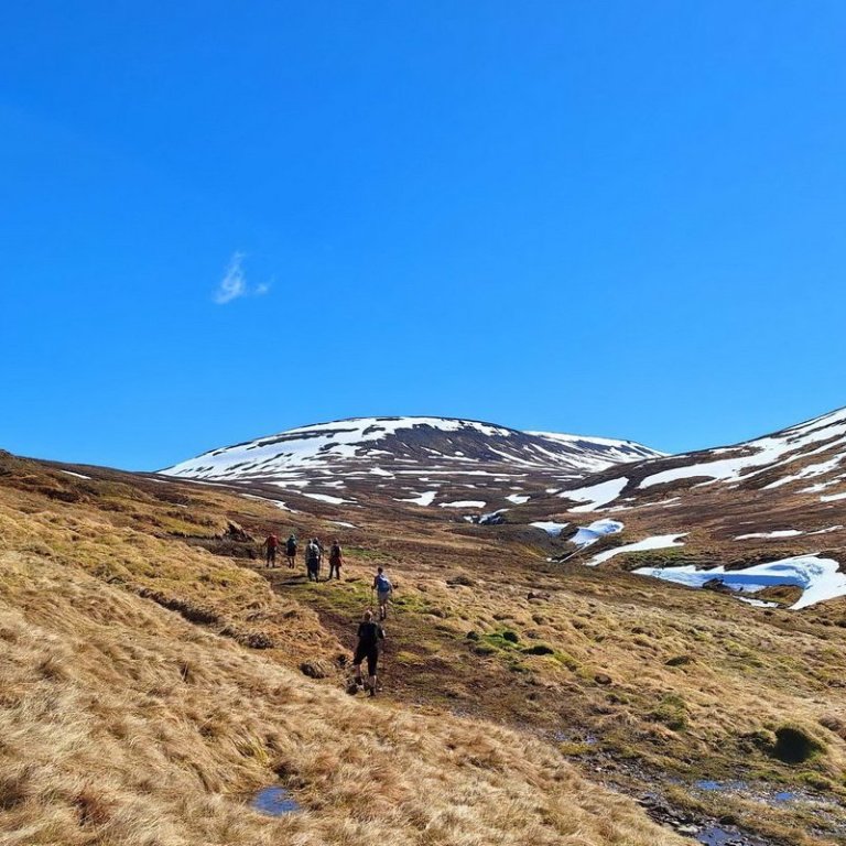 Komin framundir Almenningsháls. Ármannsfell fyrir miðju, Almenningsháls vinstra megin, Tungur hægra megin. Hólamannaleið liggur fram Tungur t.d.
