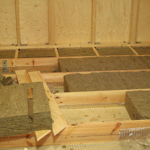 Steinull að koma í gólf Nýja-Lamba