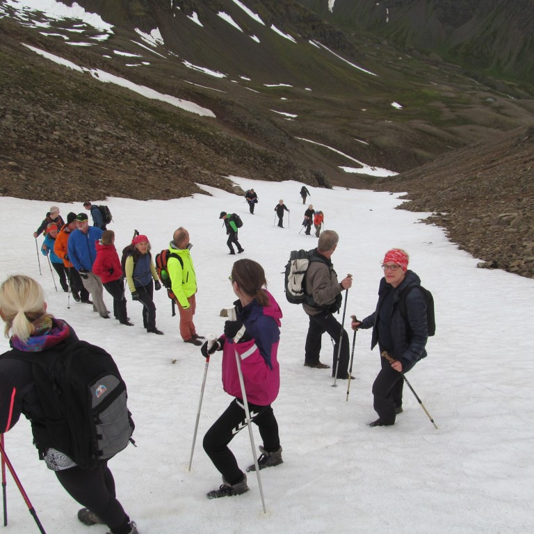 Gengið var upp gilið í svokölluðum Vaðlaheiðarbeygjum.