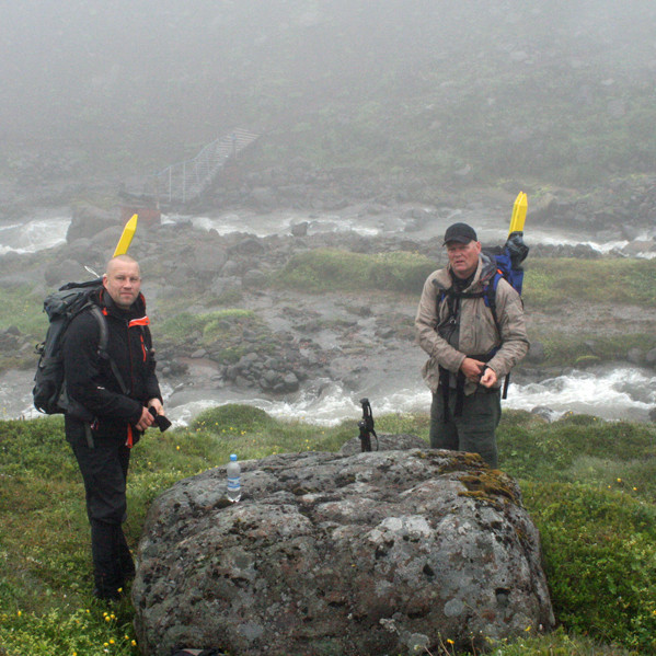 Við Fremri-Lambá í þoku með stikur á leið fram í Lamba.