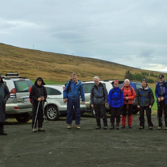 Lagt af stað í dumbungsveðri frá Fljótsbakka