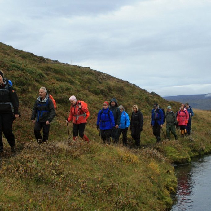 Á leið norður með Skjálfandafljóti skammt norðan Fljótsbakka