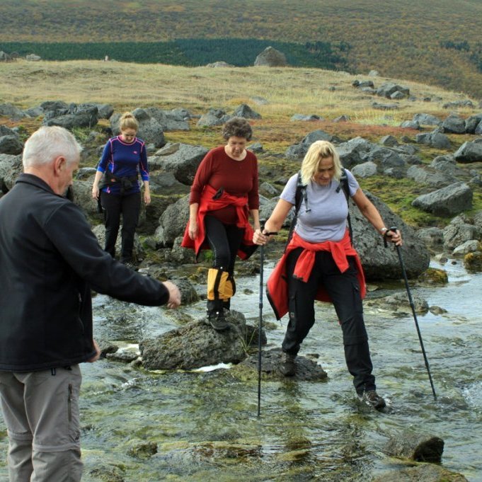 Stiklað yfir kvísl úr Skjálfandafljóti rétt norðan við Skipapoll