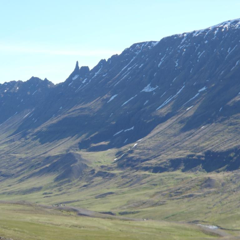 Hraundrangar alltaf tignarlegir