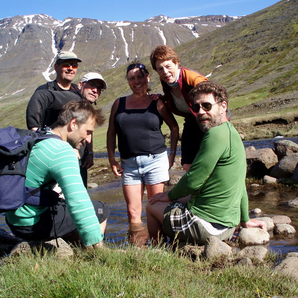 Laugin fundinn. Gott var að þvo sveittar fætur.