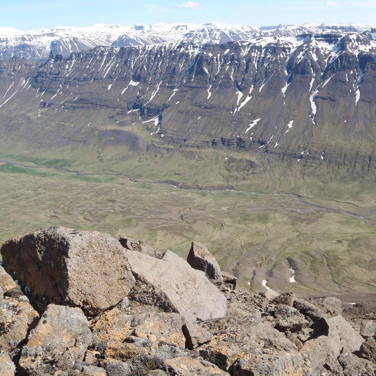 Hörgárdalur, Hraundrangar