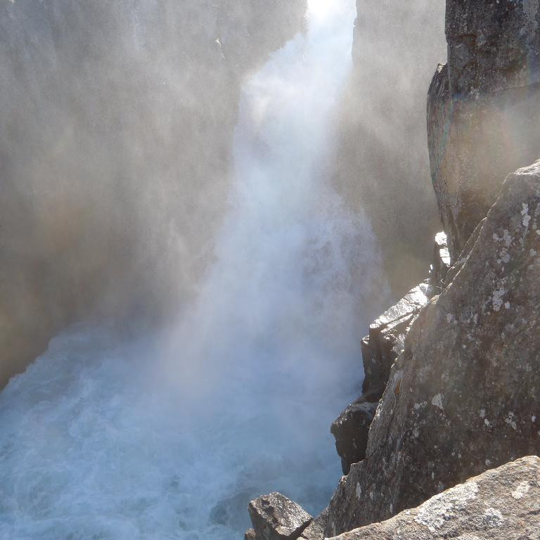 Fossinn hjá Staðarbakka.
