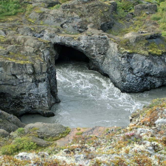 Horft vestur af Vígabjargi niður í gljúfur Jökulsár.