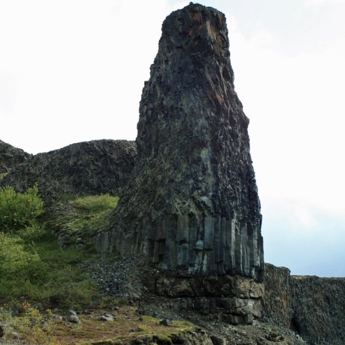 Norðurendinn á Réttarbjargi í Forvöðum.