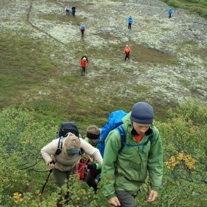 Gengið upp á austurbarm Jökulsárgljúfurs af Ærundirlendi.