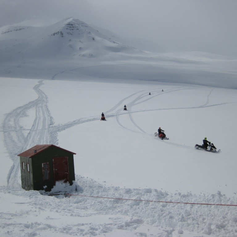 Sleðamenn þutu hjá