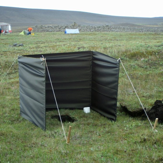 Í Arnardal á Brúaröræfum: Við settum upp náðhús fyrir hópinn