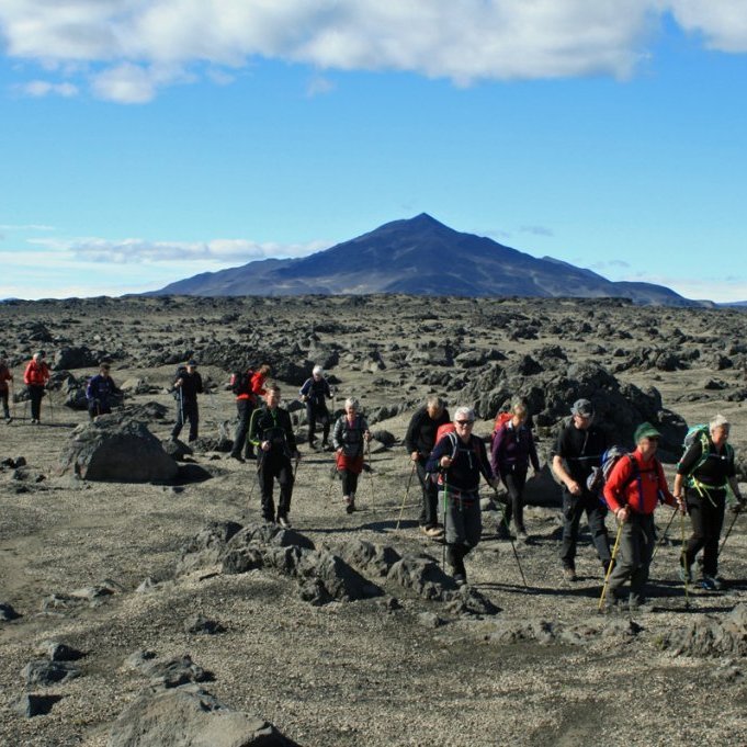 Í vikurbornu hrauni á leið norður Krepputungu. Upptyppingar í baksýn