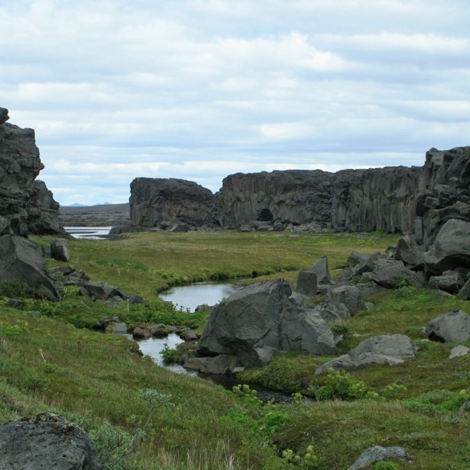 Nyrst í Miðdal Kreppulinda er ægifagurt umhverfi og vel gróið