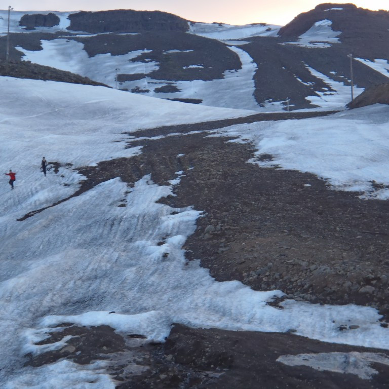 Komið niður að skálanum Strýtu