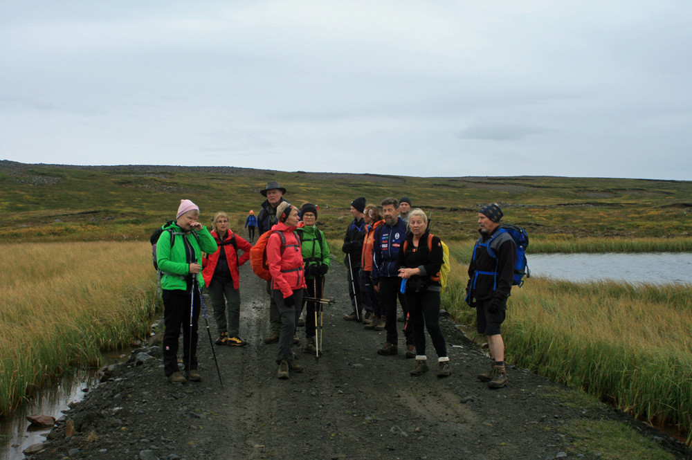Nýr malarvegur milli Kálfatjarnanna norðan Brenniáss.
