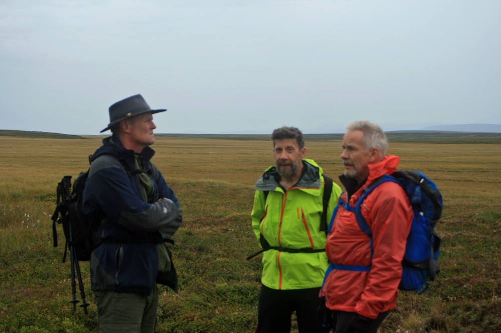 Málin rædd. Frá v: Valur Magnússon, Frímann Guðmundsson og Halldór Brynjólfsson.