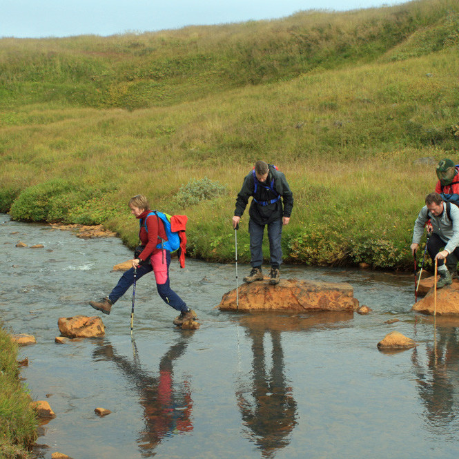 Stiklað yfir Laugagróf milli Laugasels og Stafnsholts.
