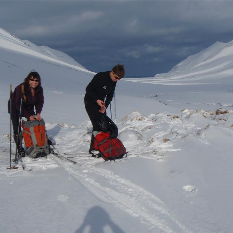 Við bæjarrústirnar á Ámá