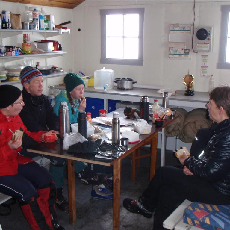 Nestistími í slysavarnarskýlinu