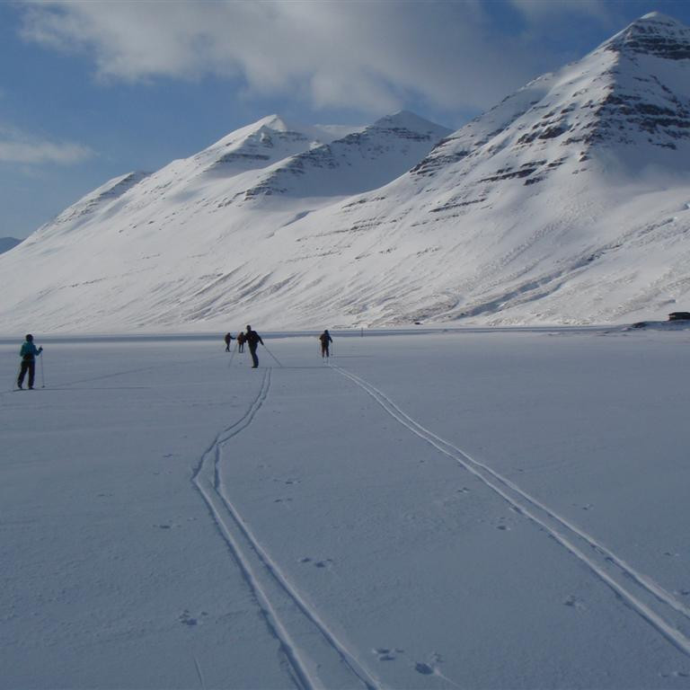 Á leið til baka við Víkursand, Pallahnjúk ber hæst