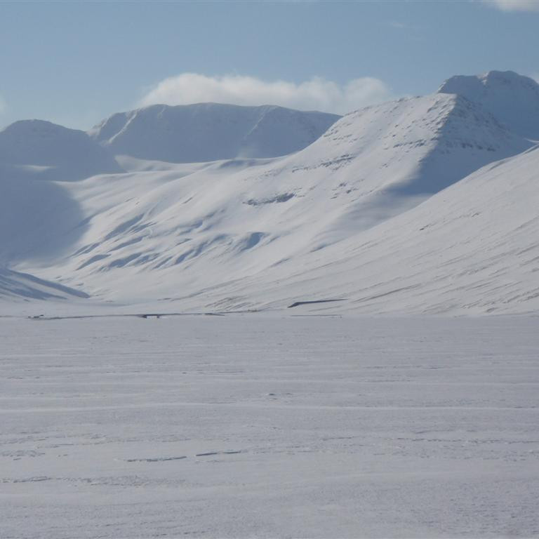 Séð inn í botn, Ámárhyrna t.h.