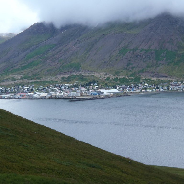 Siglufjörður og Hafnarfjall.