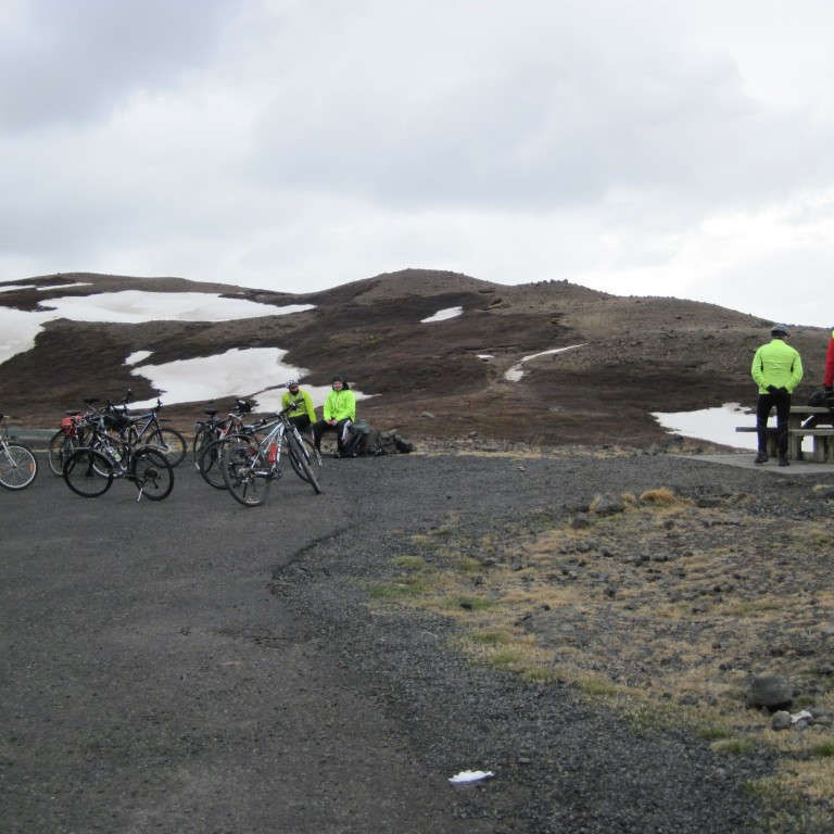 Á útsýnisstað norðan vatns