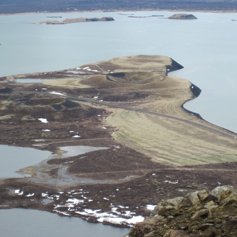 Austur og Vesturhöfði á tanganum  Geitey og Háey í fjarska